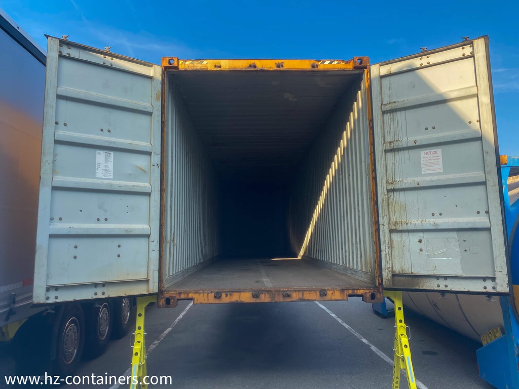 Entkopple vo Zustellig und Entlade vo Schiffscontainer